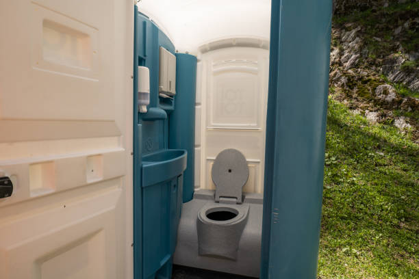 Types of Portable Toilets We Offer in De Pere, WI